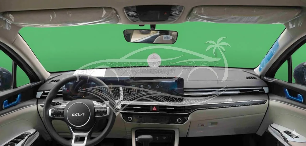 كيا K5 مطور بدون فتحه سقف